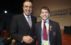 President Stoyanov shakes hands with Matthew Williams, SO International Board Member and Global Messenger at Special Olympics State of the Movement address